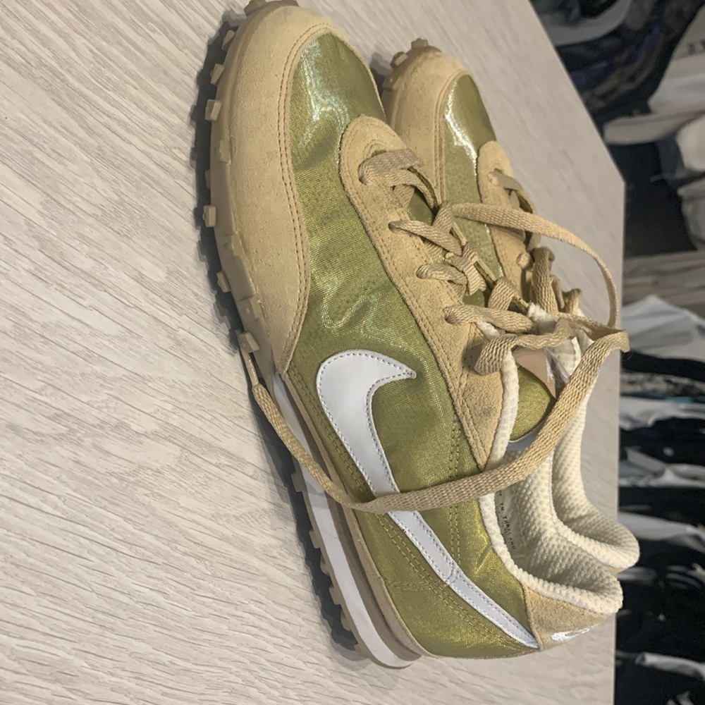 Nike Vintage Waffle Racer.Collectors Item. Size 7.5. Metallic Gold with White. - Picture 6 of 10